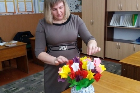 Учні на святковому заході в класі