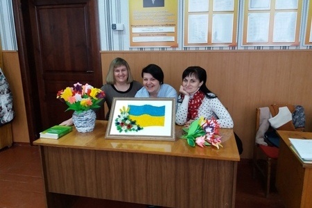 Учні на святковому заході в класі